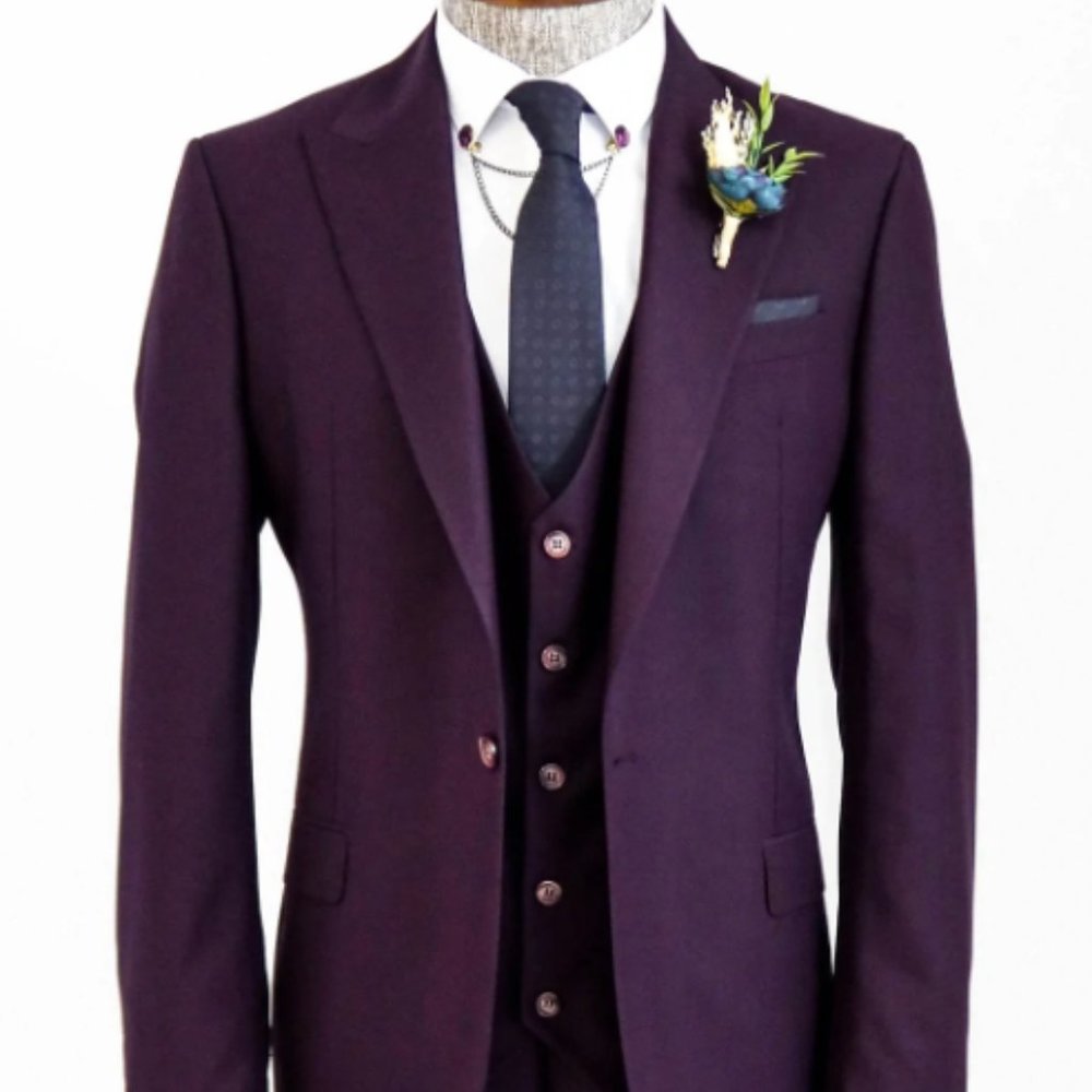 Suit - Picture 4 of 4